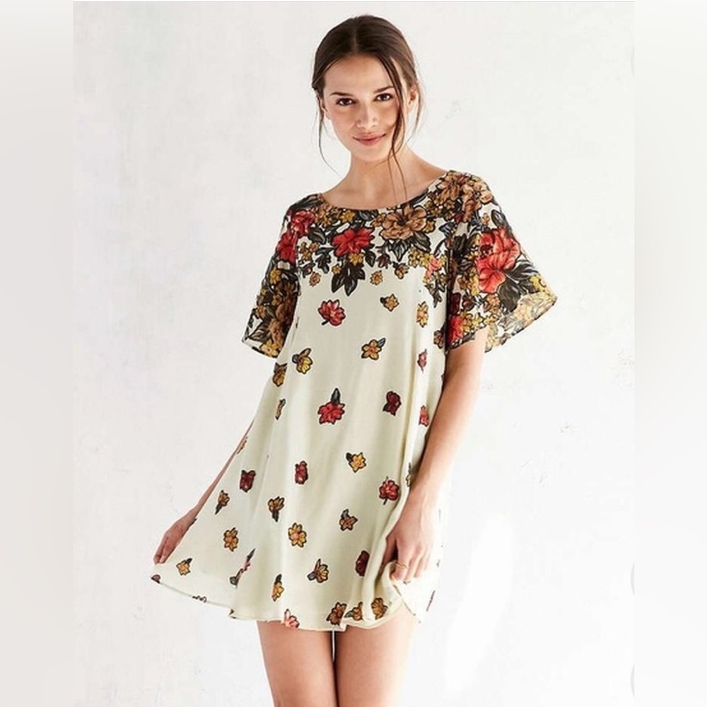 Kimchi Blue Bell Sleeve Floral Dress